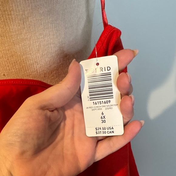 Torrid Bright Red off shoulder blouse sz 6x NWT - Picture 3 of 5